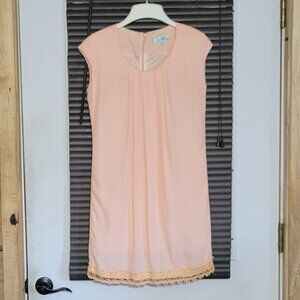 erguo womans peach dress  size m